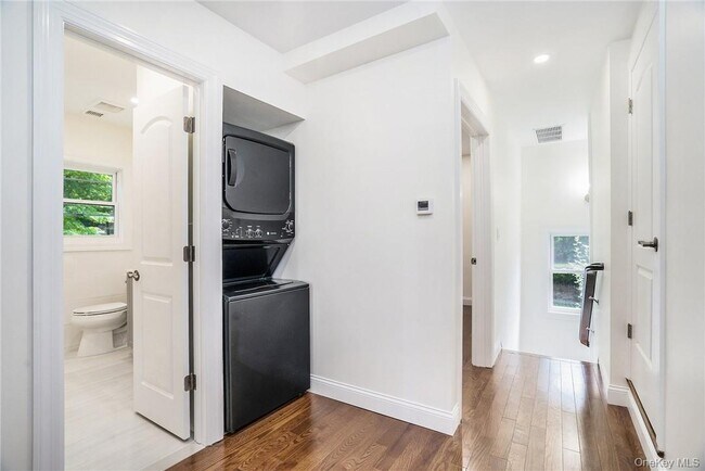 Building Photo - 49 Rockledge Ave