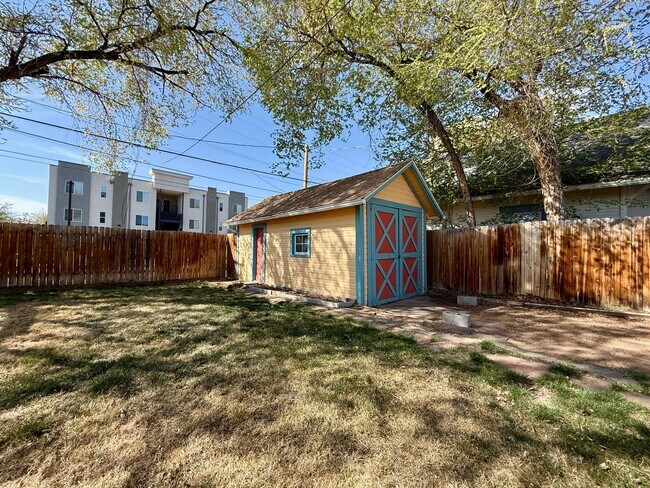 Building Photo - 909 Ouray Ave