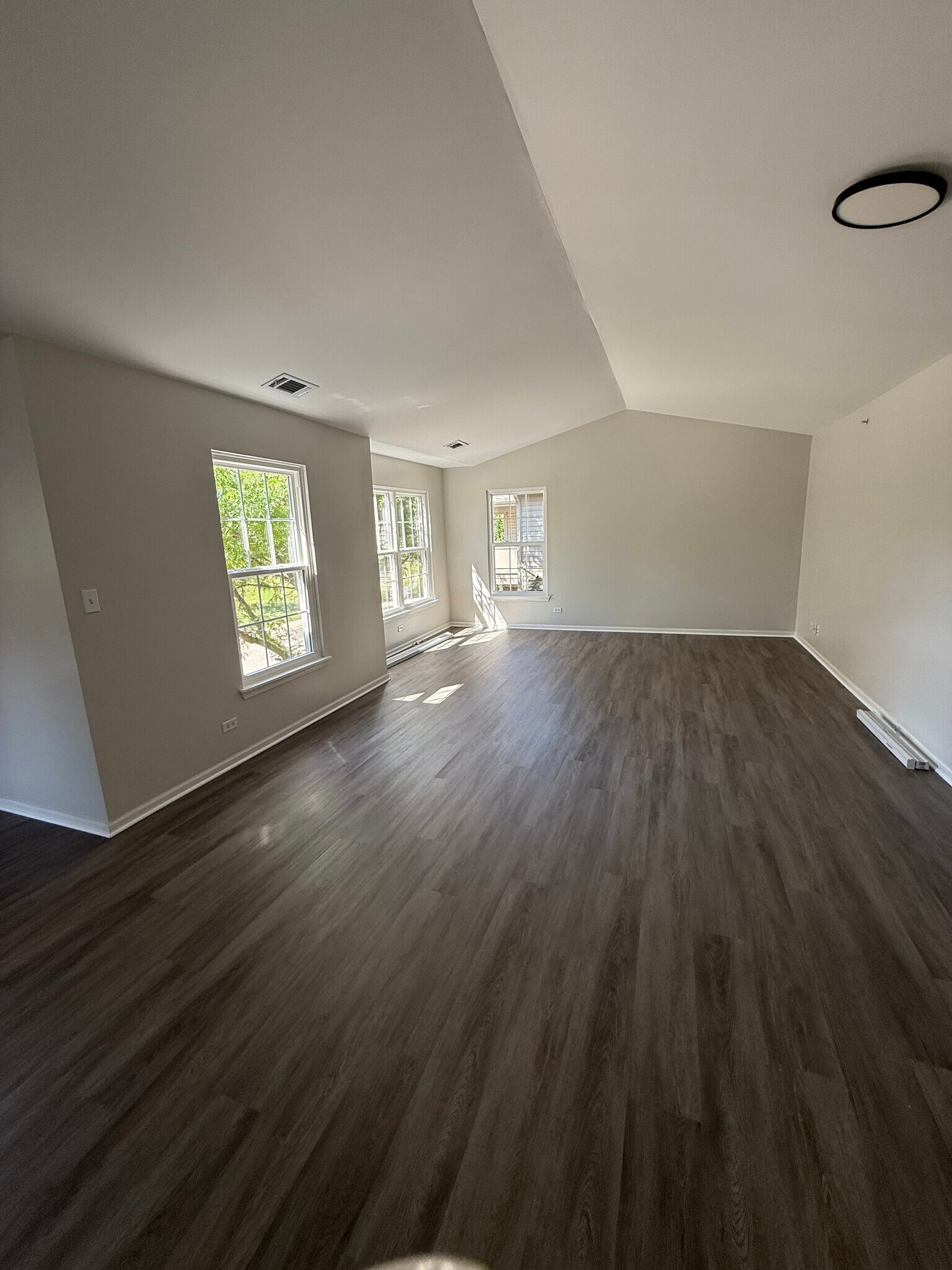 Building Photo - 2276 Vanderbilt Dr
