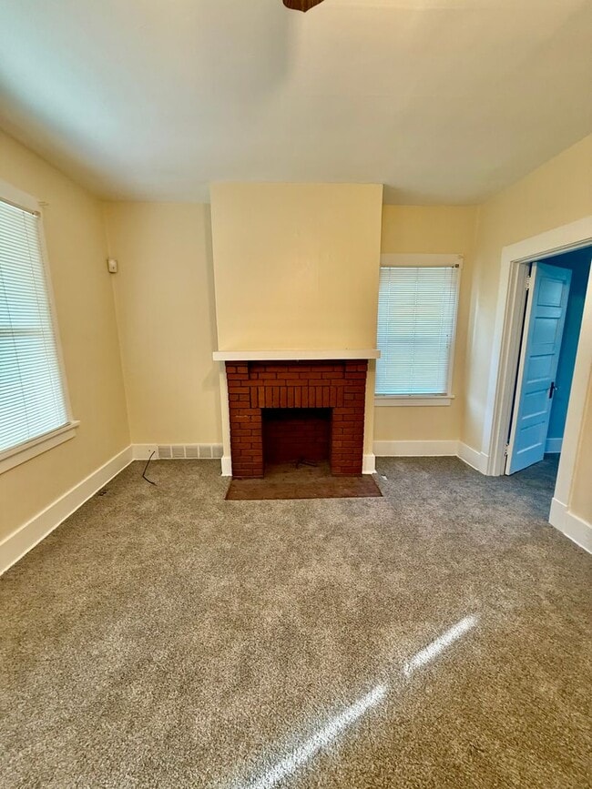 Building Photo - Hopewell - Near 5 Points - 2 Bedroom - 2 B...