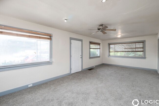 Building Photo - 30 E 900 N