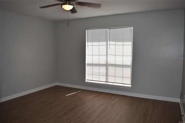 Building Photo - 3001 Sutton Dr