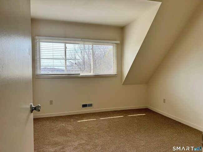 Building Photo - 112 Montoya Dr