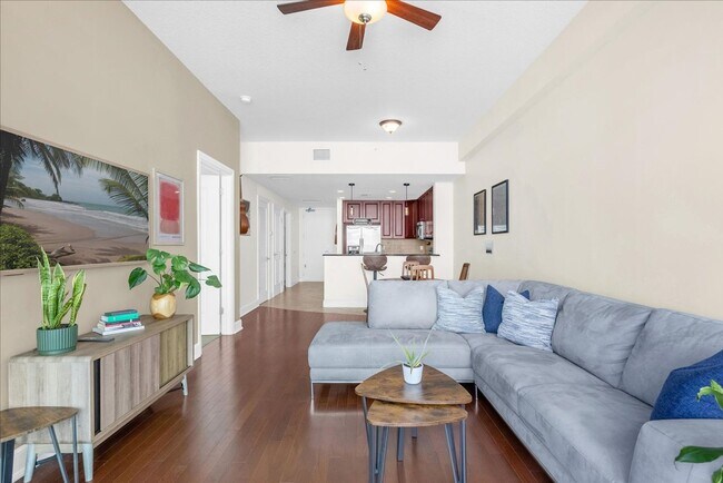 Building Photo - “Live Steps from Lake Eola in Thornton Park District”