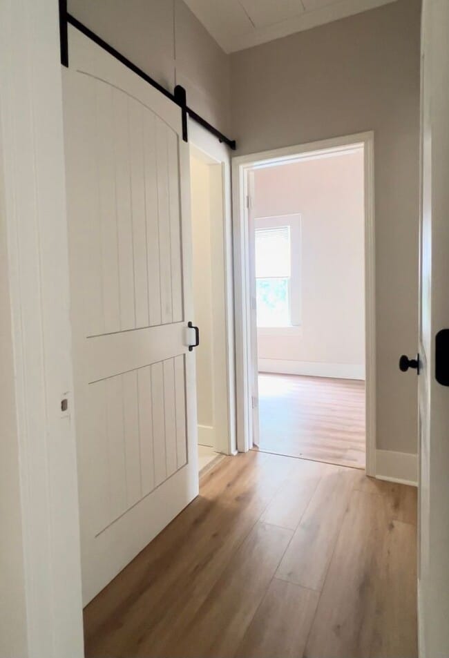 Building Photo - RENTAL AVAILABLE- 3 BED 3 BATH CLOSE TO CAMPUS