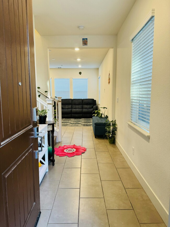 Building Photo - 1715 Tierra Ct