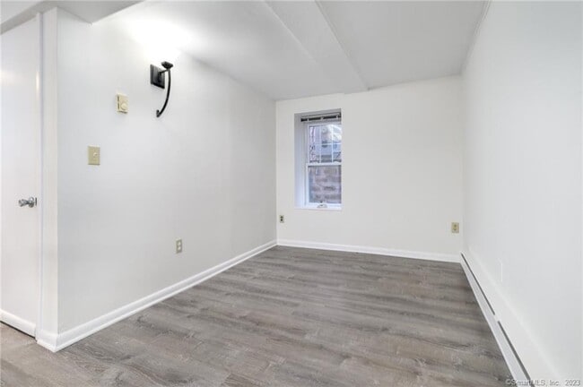 Building Photo - 15 Duncanson St