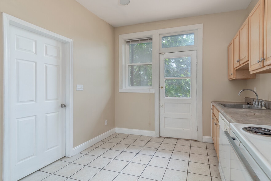 Building Photo - 6008 Washington Blvd