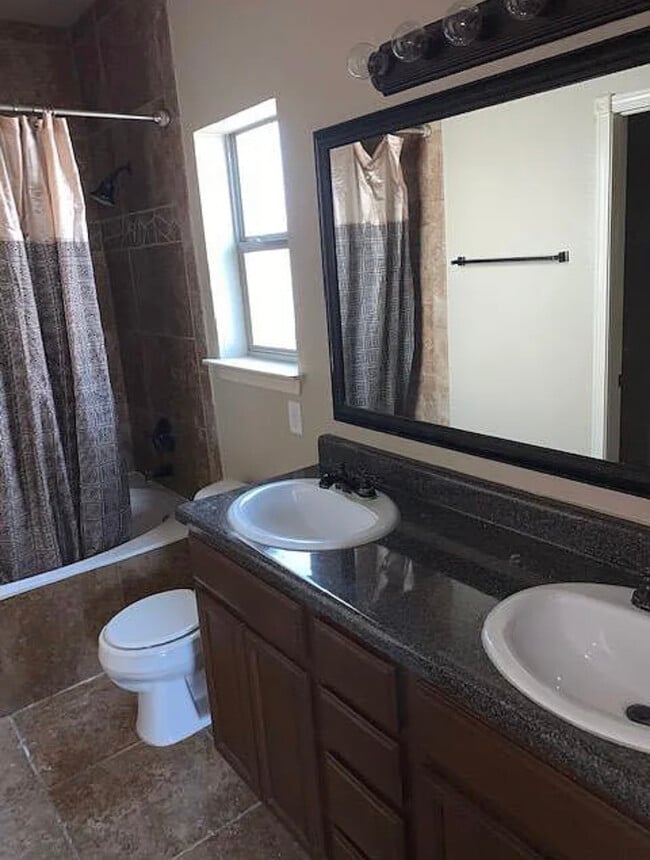 Building Photo - 14207 North Point Ave