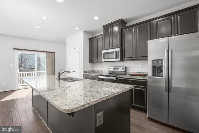 Building Photo - 8643 Rosecrans Ln