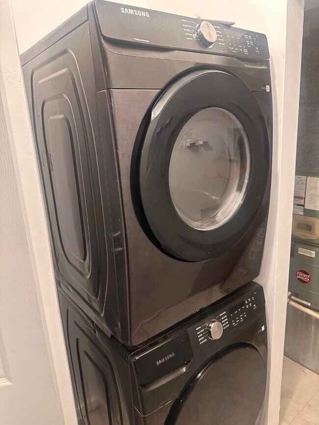 Building Photo - 1717 Trinidad Ave NE