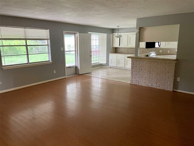 Building Photo - 15803 Baytree Dr