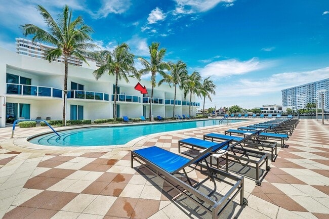 Building Photo - 1945 S Ocean Dr