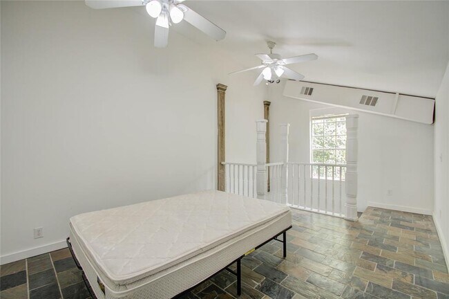 Building Photo - 5311 Palmetto St
