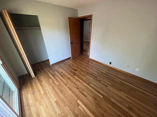 Building Photo - 11828 Monroe Cir NE
