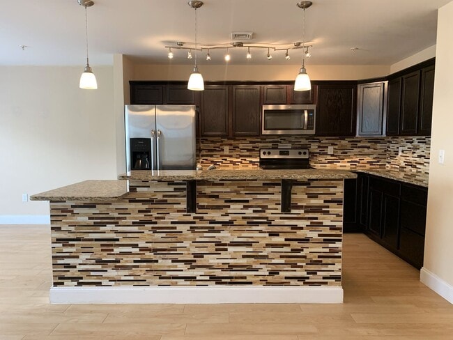 Building Photo - Spacious 3-Bed, 2.5-Bath Townhouse with Fenced Backyard!