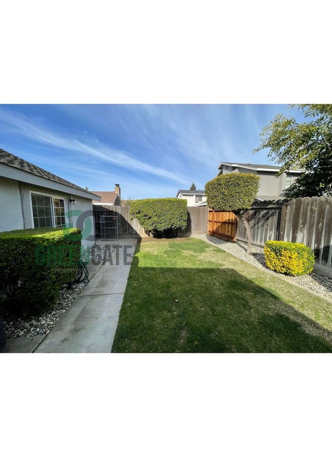 Building Photo - Beautiful 3 BEDROOM 2 BATH HOME IN MODESTO...