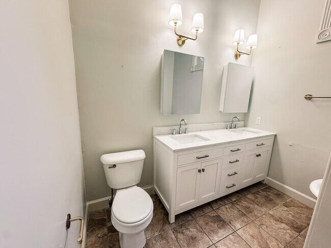 Building Photo - 305 W Brazos St