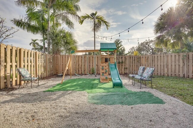 Building Photo - 1237 SW 28th St