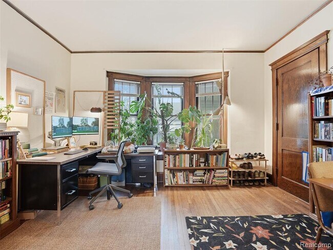 Building Photo - 2000 Dalzelle St