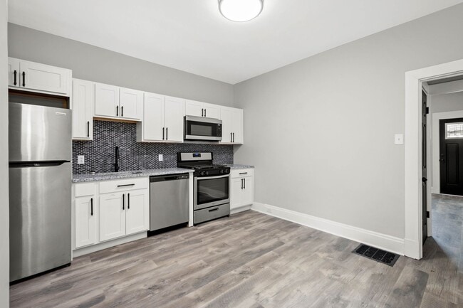 Building Photo - Gorgeous 3 bedroom home in Brookline avail...