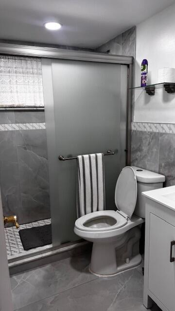 Building Photo - 2000 NE 51st Ct