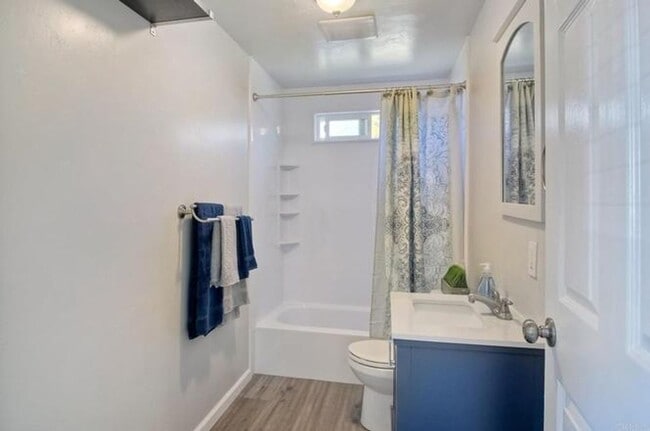 Building Photo - Spacious 5-Bedroom Home on Quiet Cul-de-Sa...