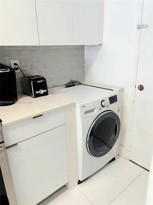 Building Photo - 100 Lincoln Rd