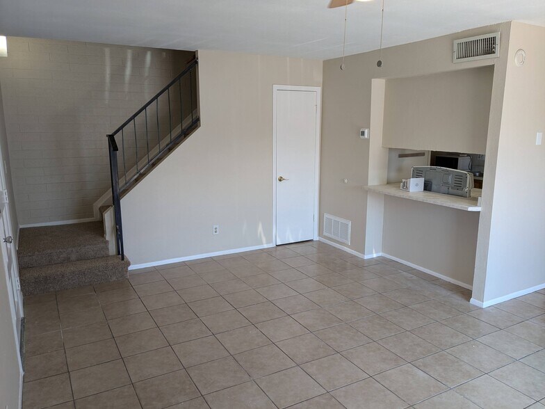 Building Photo - 5436 W Sheena Dr