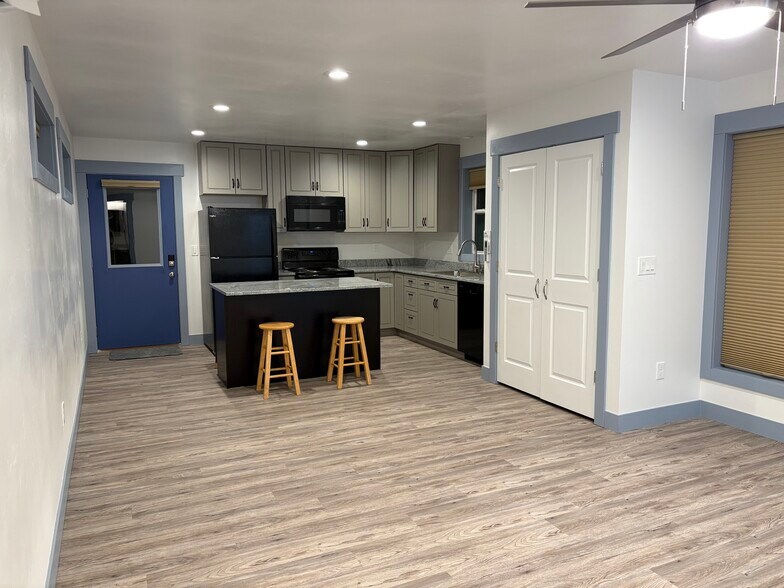 Building Photo - 621 4th St