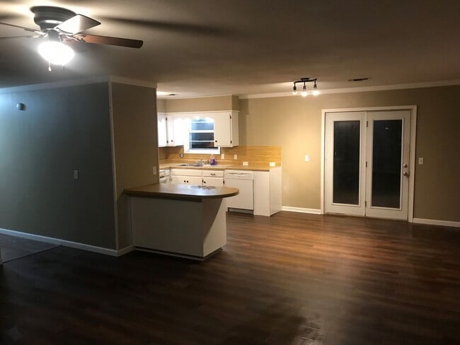 Building Photo - 205 Jim Denton