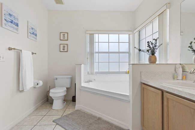 Building Photo - 7902 Silver Bass Ct