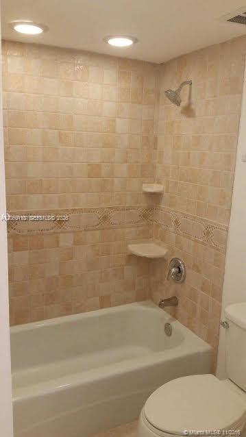 Building Photo - 3670 Inverrary Dr