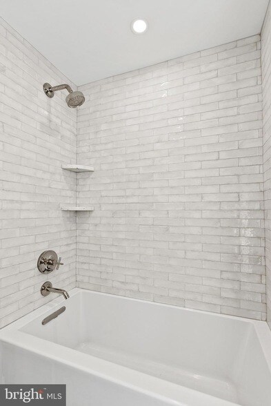 Building Photo - 2460 Ontario Rd NW