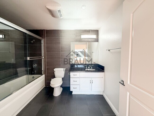 Building Photo - 332 S Virgil Ave