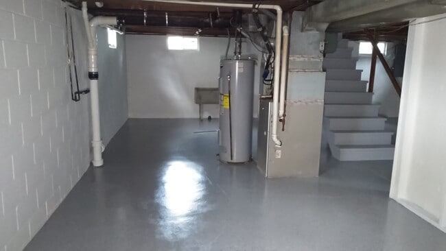 Building Photo - 725 N H St