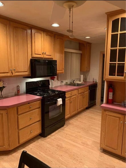 Building Photo - 784 Broadway