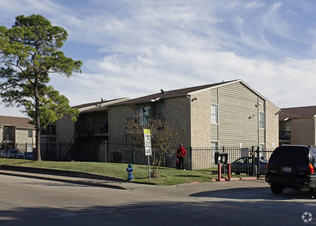 Building Photo - Bristol Court Apartments