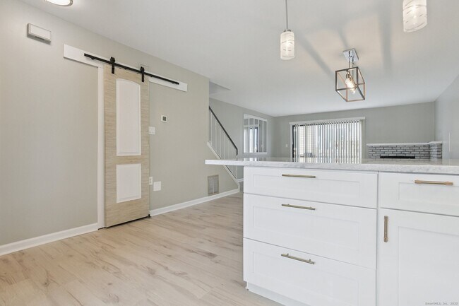 Building Photo - 335 Monticello Dr