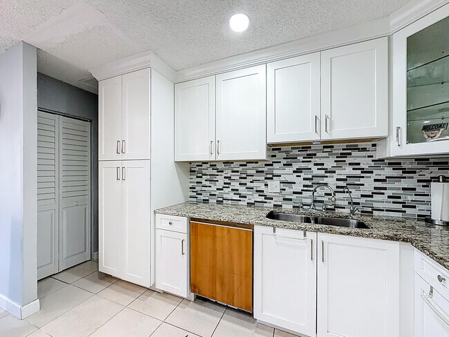 Building Photo - 3586 La Playas Ct