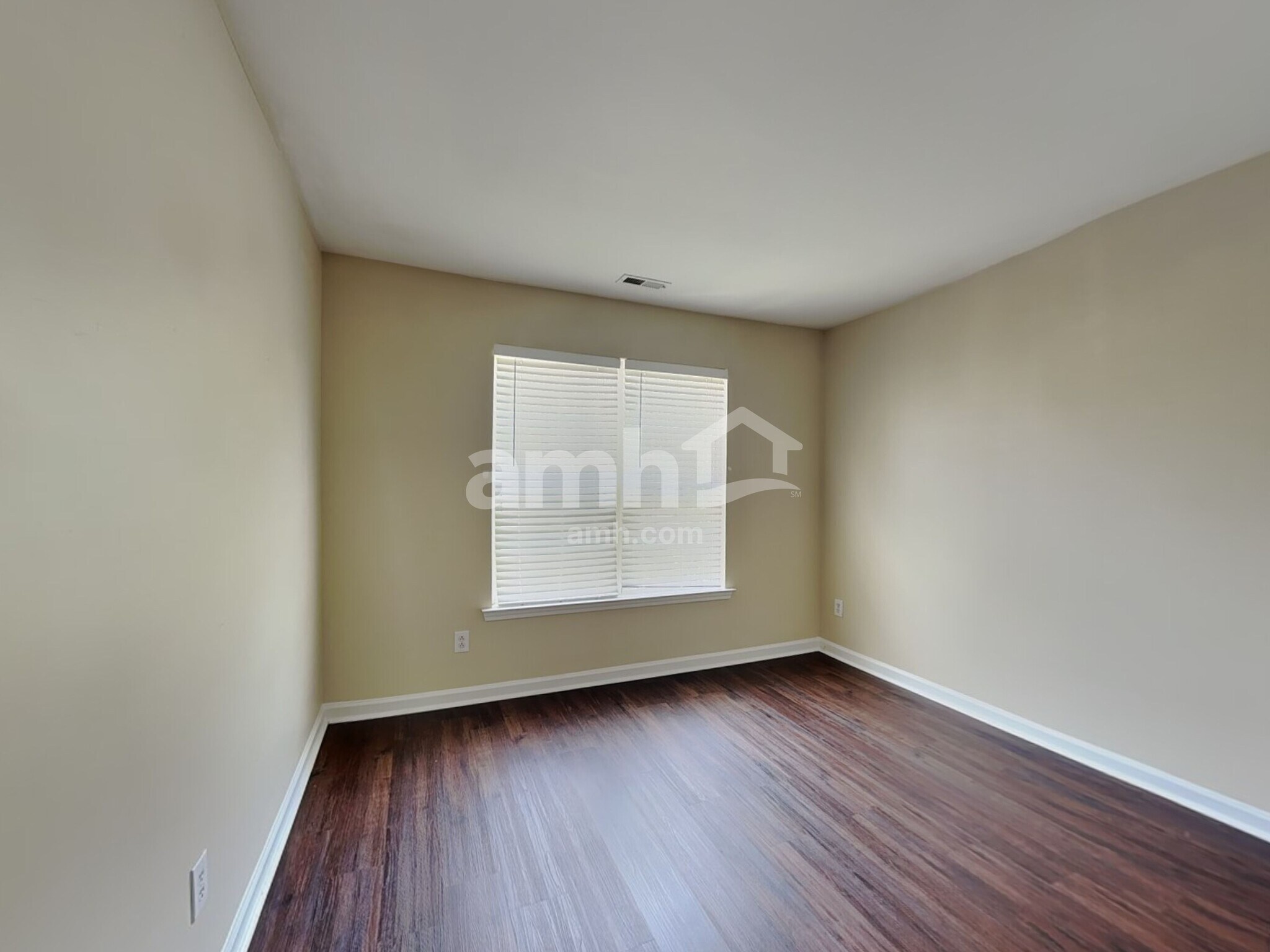 Building Photo - 612 Hanska Way