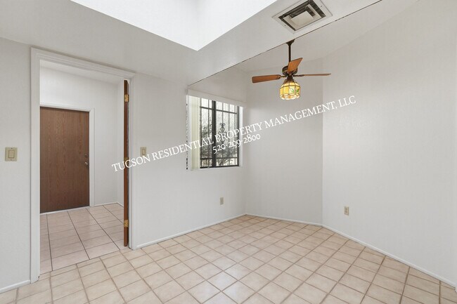 Building Photo - 5810 E Chiricahua Trail