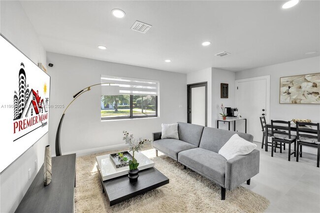 Building Photo - 6021 SW 19th St