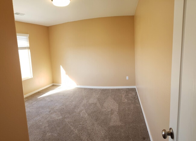 Building Photo - 262 Wellington Dr