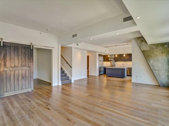 Building Photo - Luxury 3BR Condo | 2 Parking | A/C | Mission District!