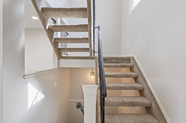 Building Photo - 7480 Alameda Ct