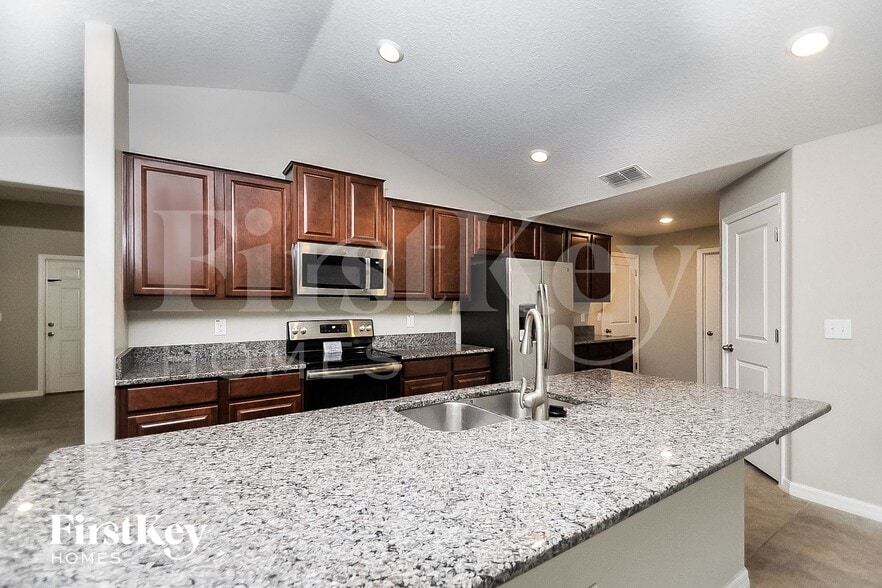 Building Photo - 9725 Sage Creek Dr