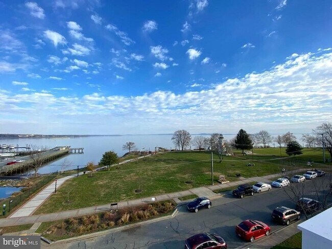 Building Photo - 421 Concord St