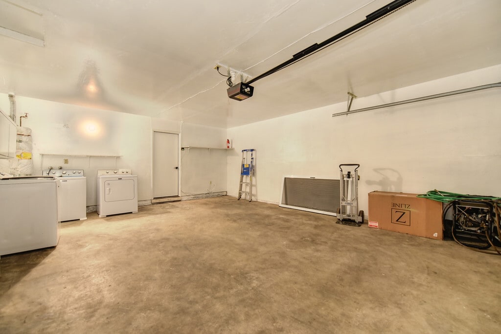 Building Photo - 9626 Knickers Ct