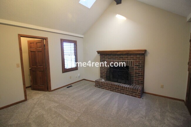 Building Photo - Bedrooms on the Main Level w/ Finished Wal...